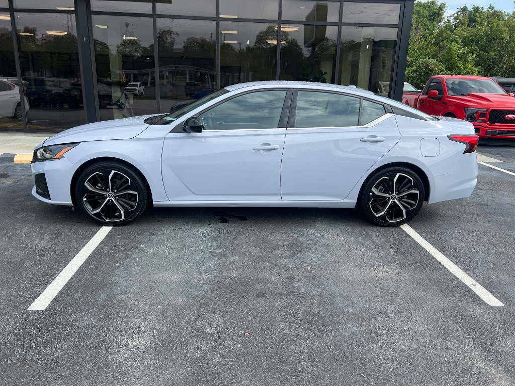 Nissan Altima photo 9