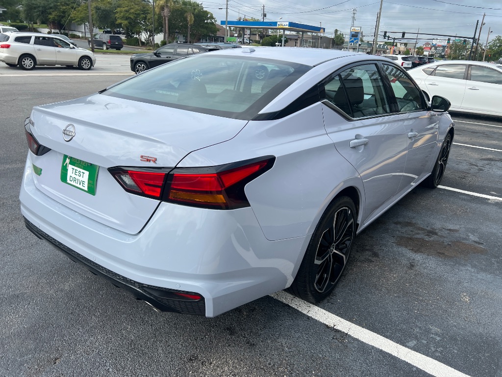 Nissan Altima photo 11