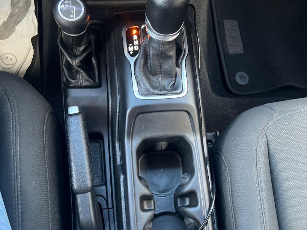 Jeep Wrangler photo 6