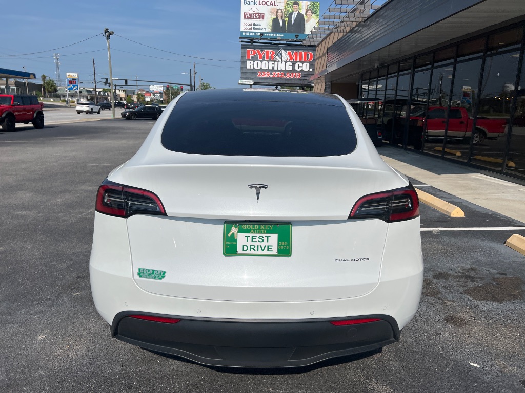 Tesla Model Y photo 9