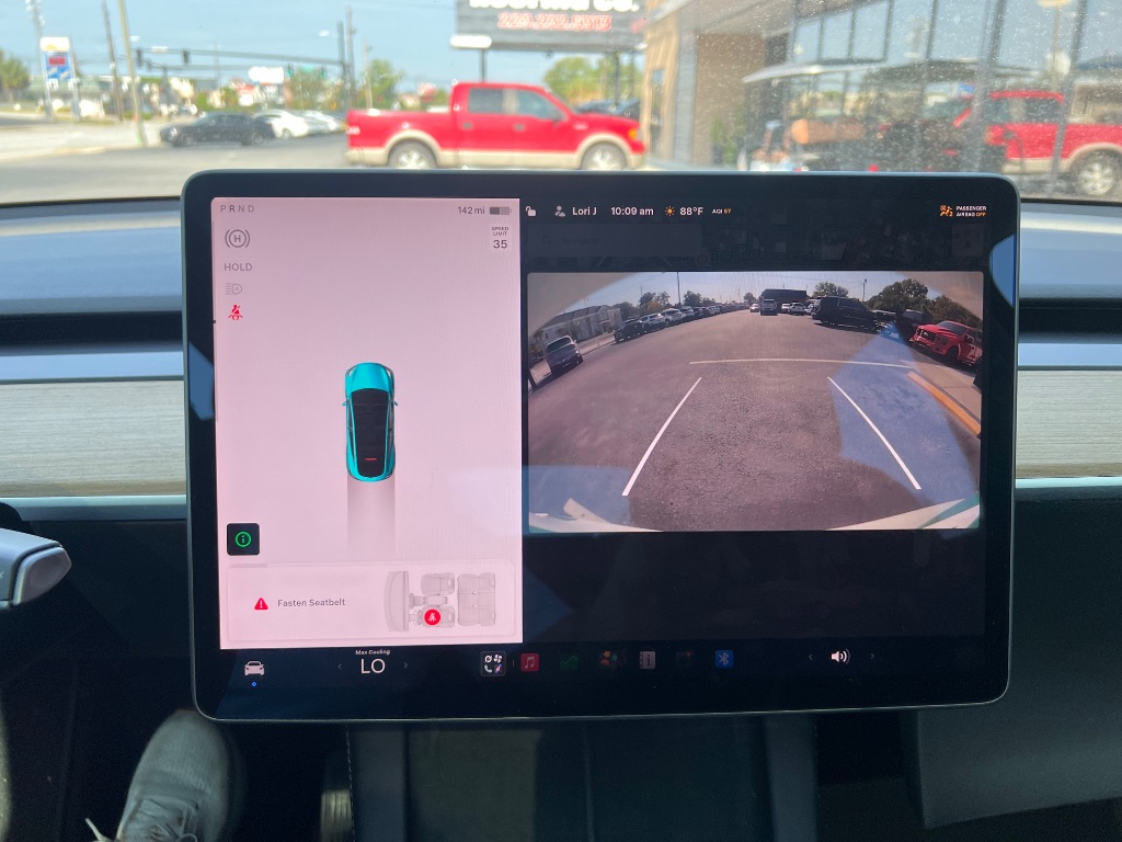 Tesla Model Y photo 4