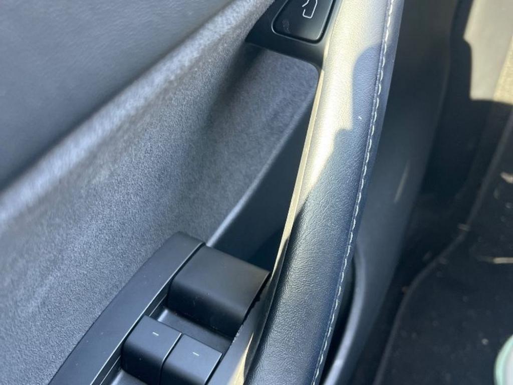 Tesla Model Y photo 2