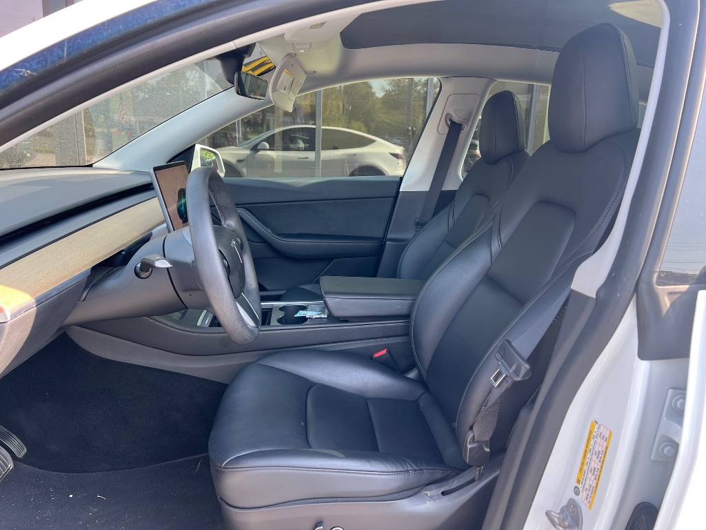 Tesla Model Y photo 12