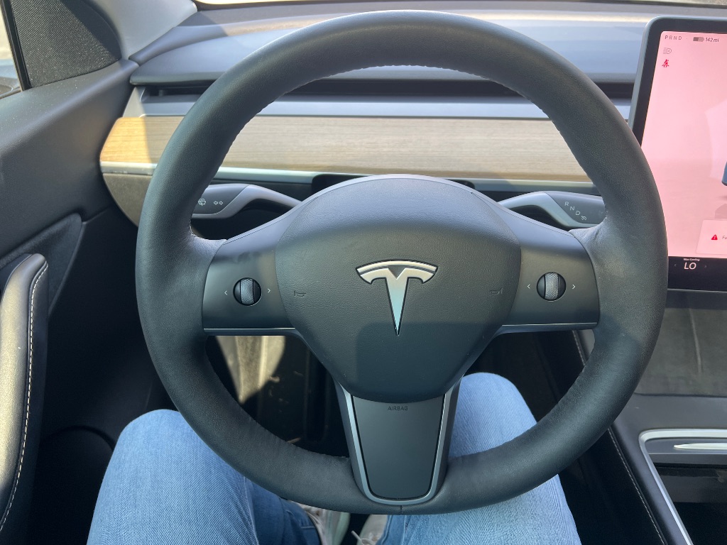 Tesla Model Y photo 3