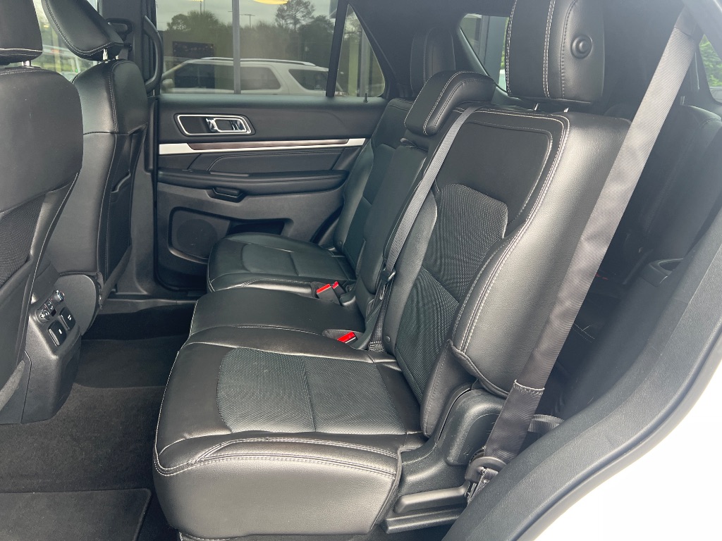 Ford Explorer photo 15