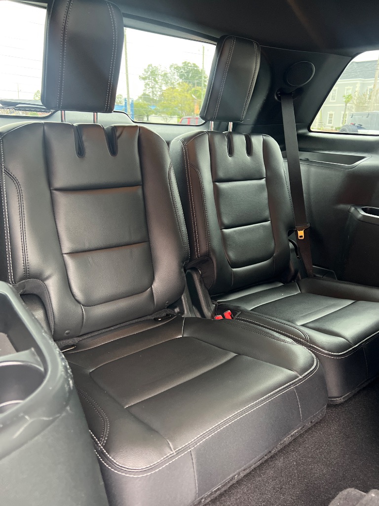 Ford Explorer photo 19