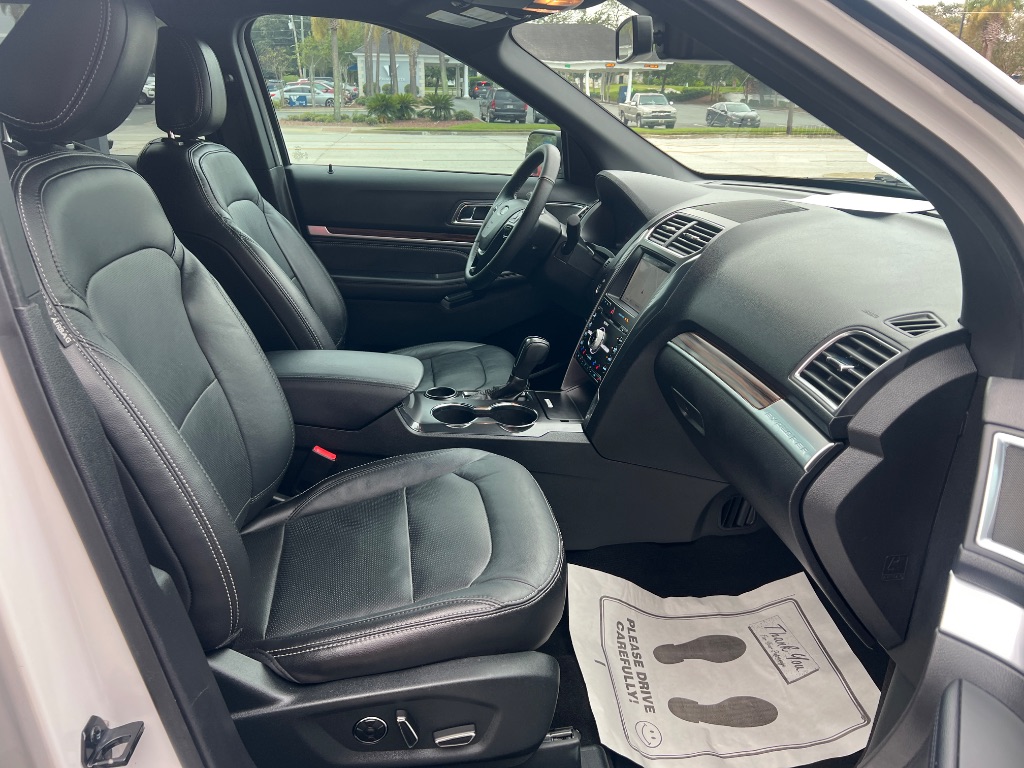 Ford Explorer photo 17