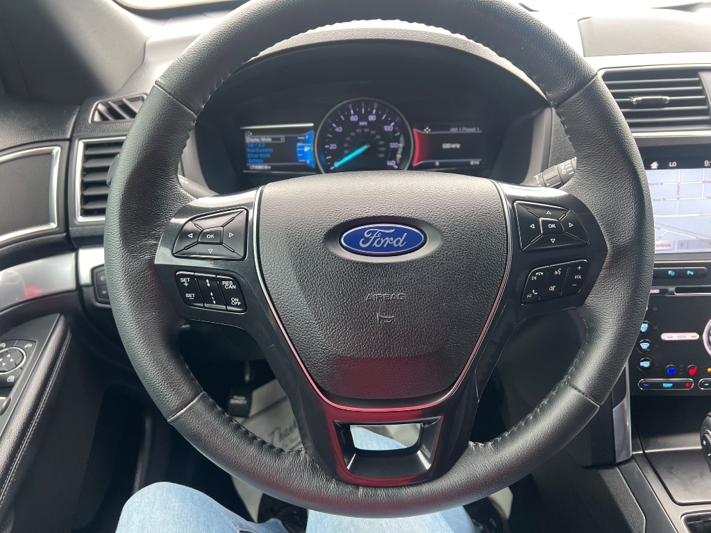 Ford Explorer photo 5