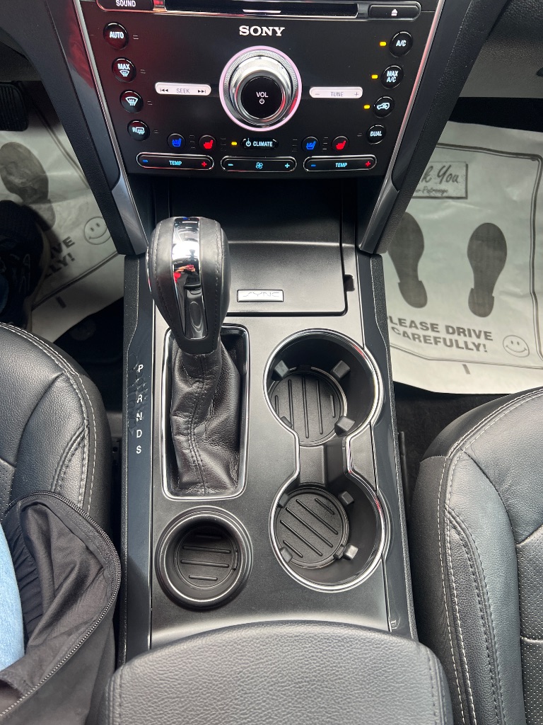 Ford Explorer photo 8