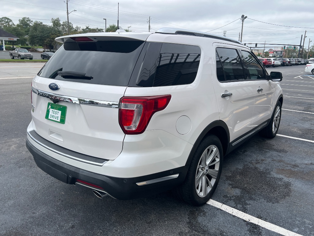 Ford Explorer photo 12