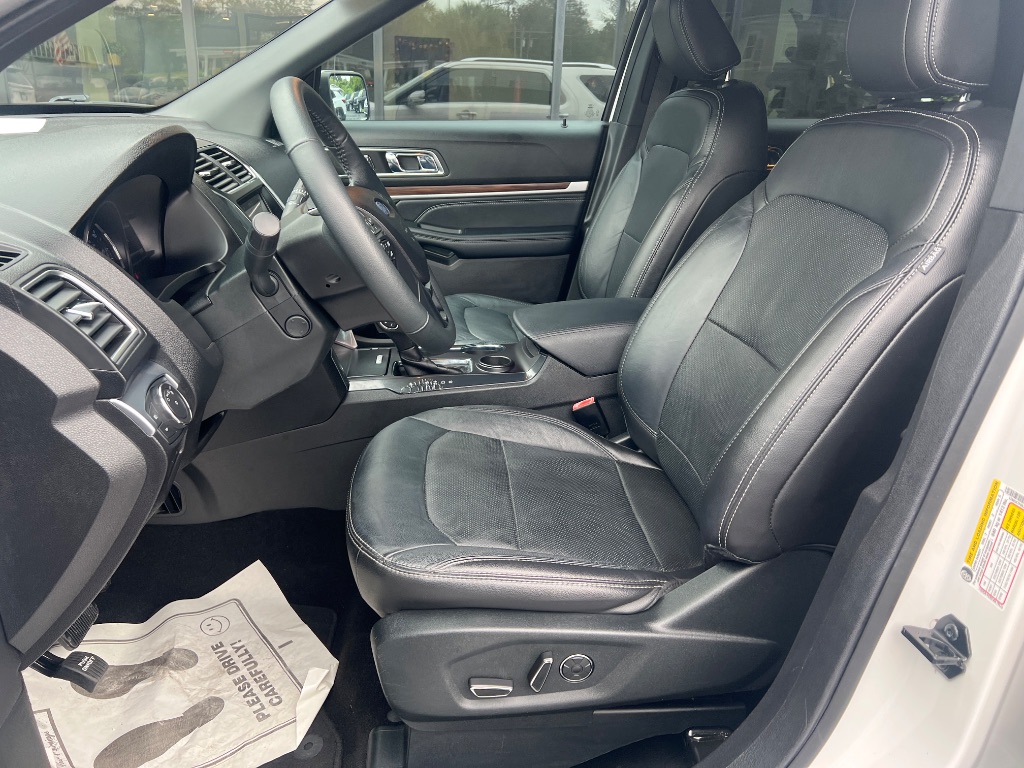Ford Explorer photo 14