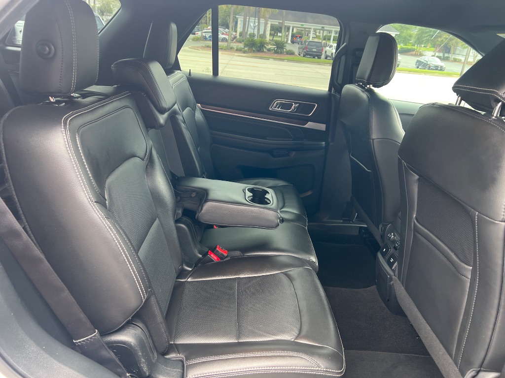 Ford Explorer photo 18