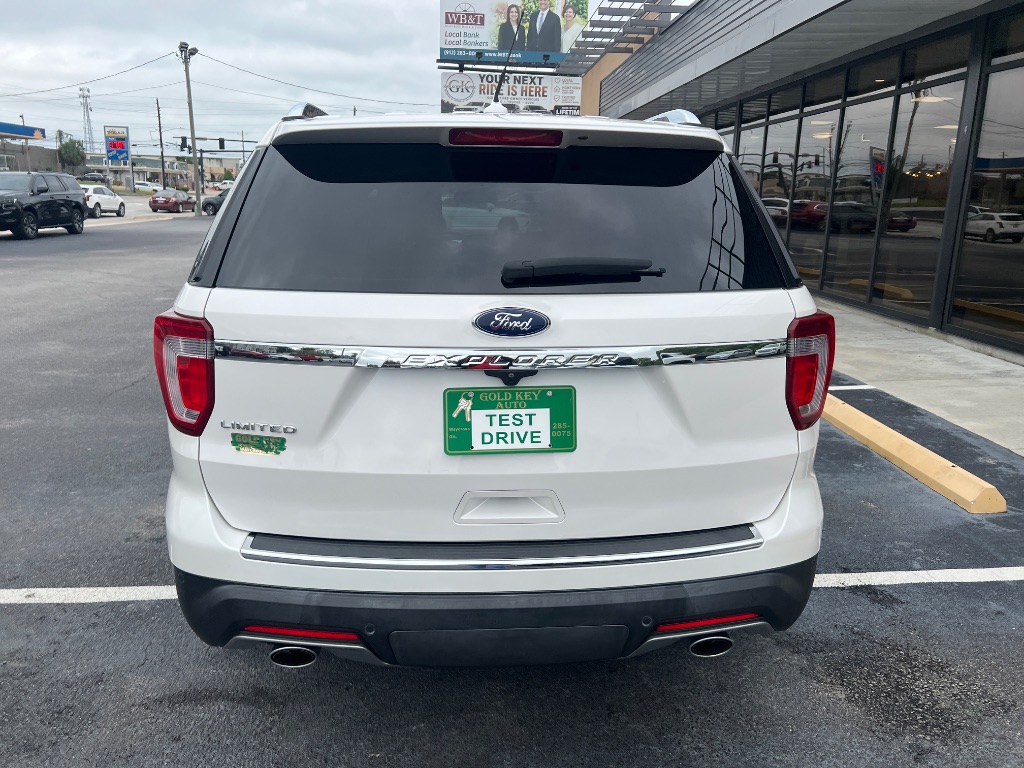 Ford Explorer photo 11