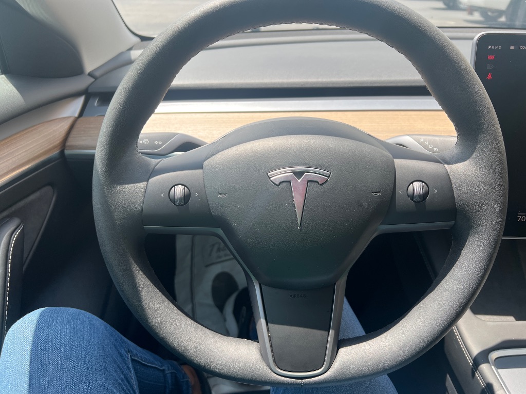 Tesla Model 3 photo 3