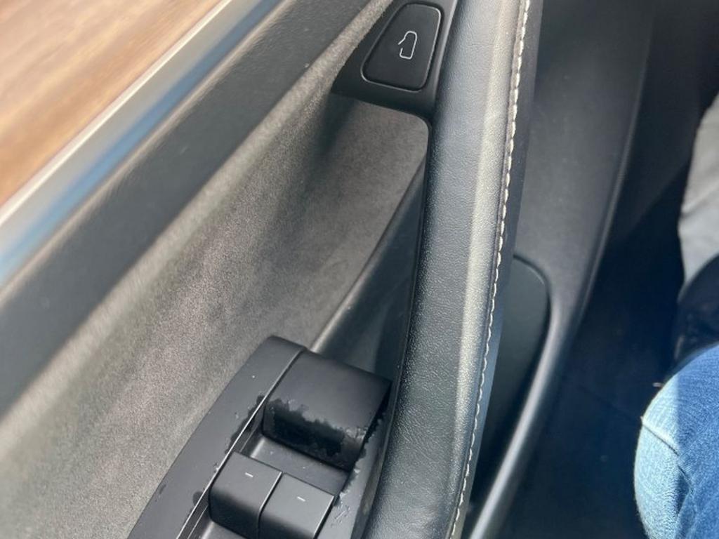 Tesla Model 3 photo 2