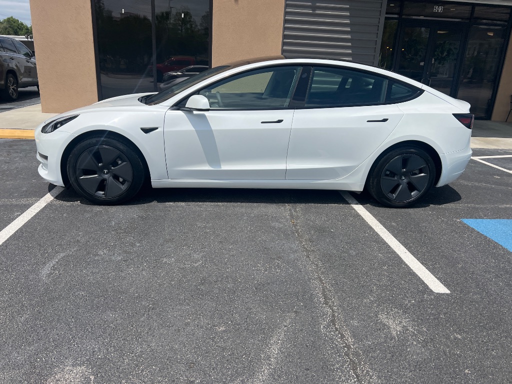 Tesla Model 3 photo 6