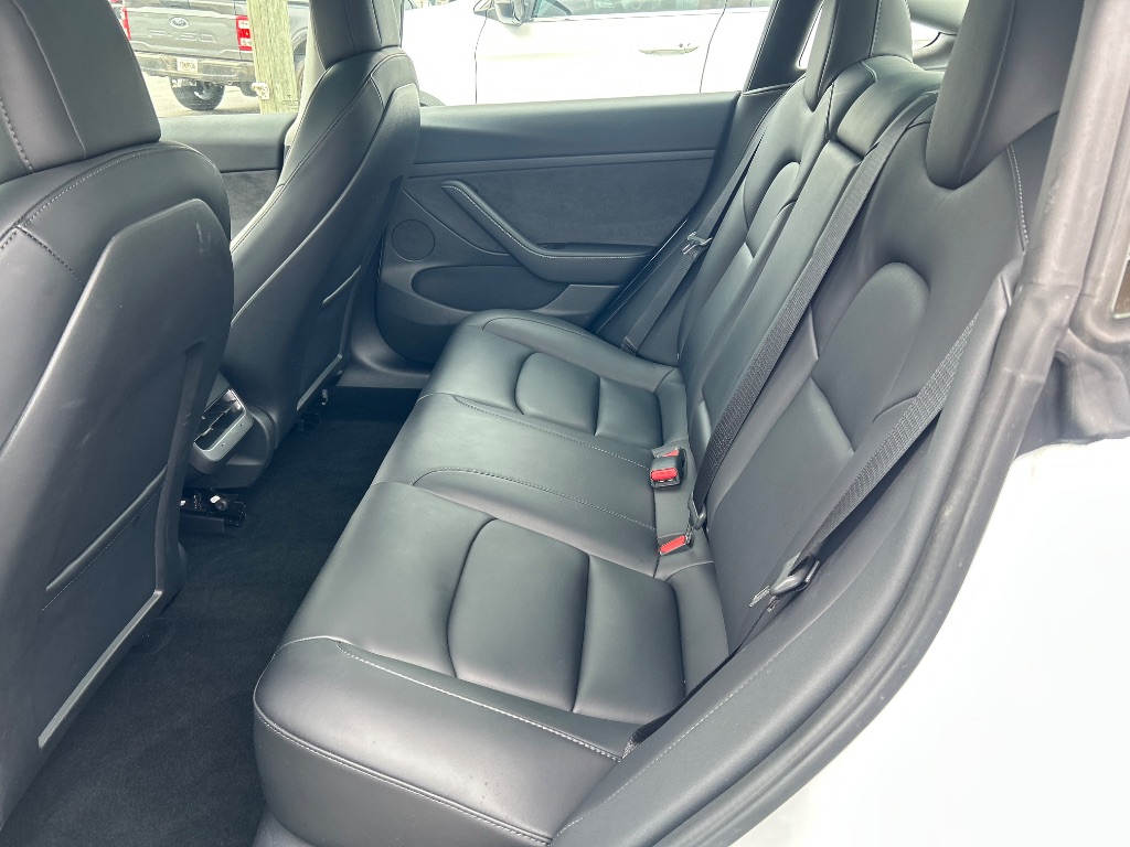 Tesla Model 3 photo 10