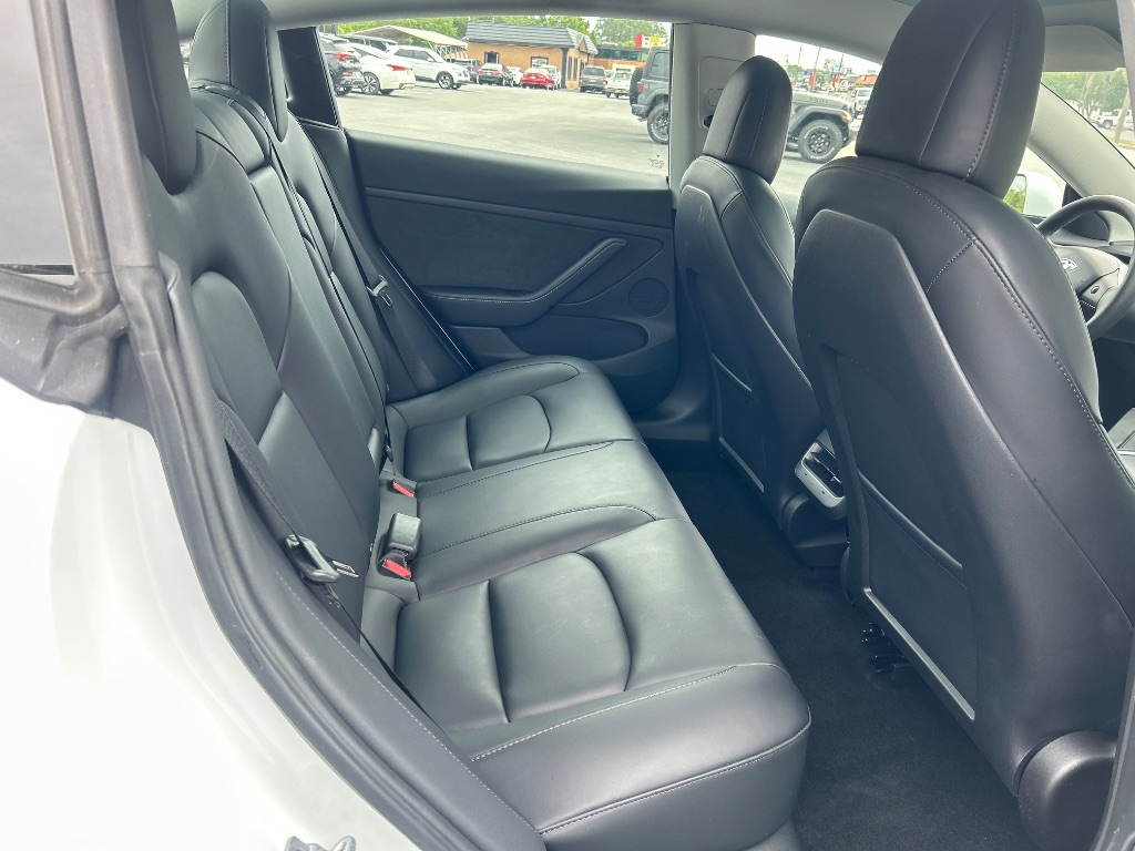 Tesla Model 3 photo 12