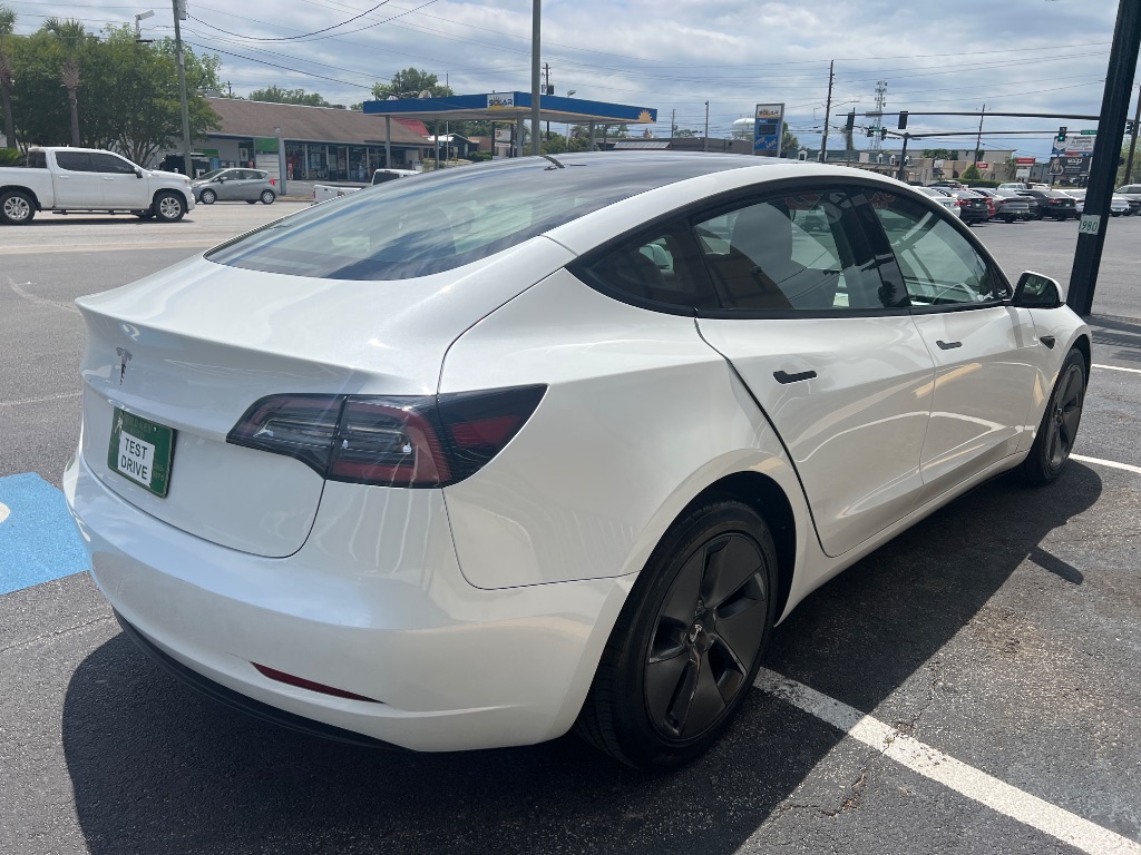 Tesla Model 3 photo 8