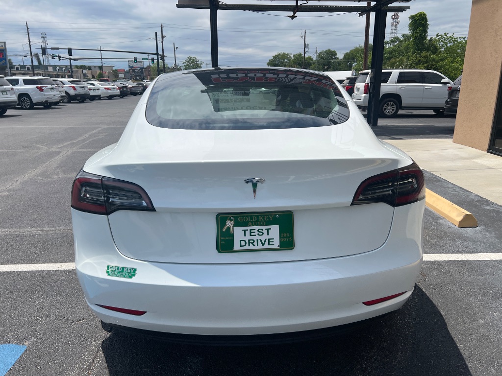 Tesla Model 3 photo 7