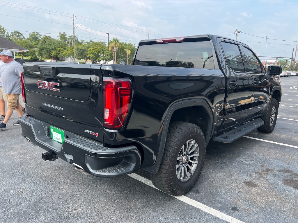 GMC Sierra photo 11