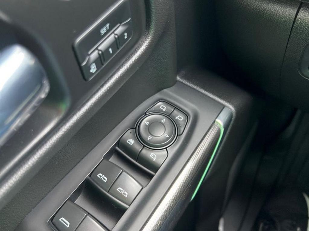 GMC Sierra photo 2