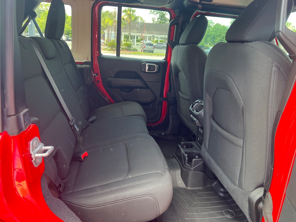 Jeep Wrangler photo 16