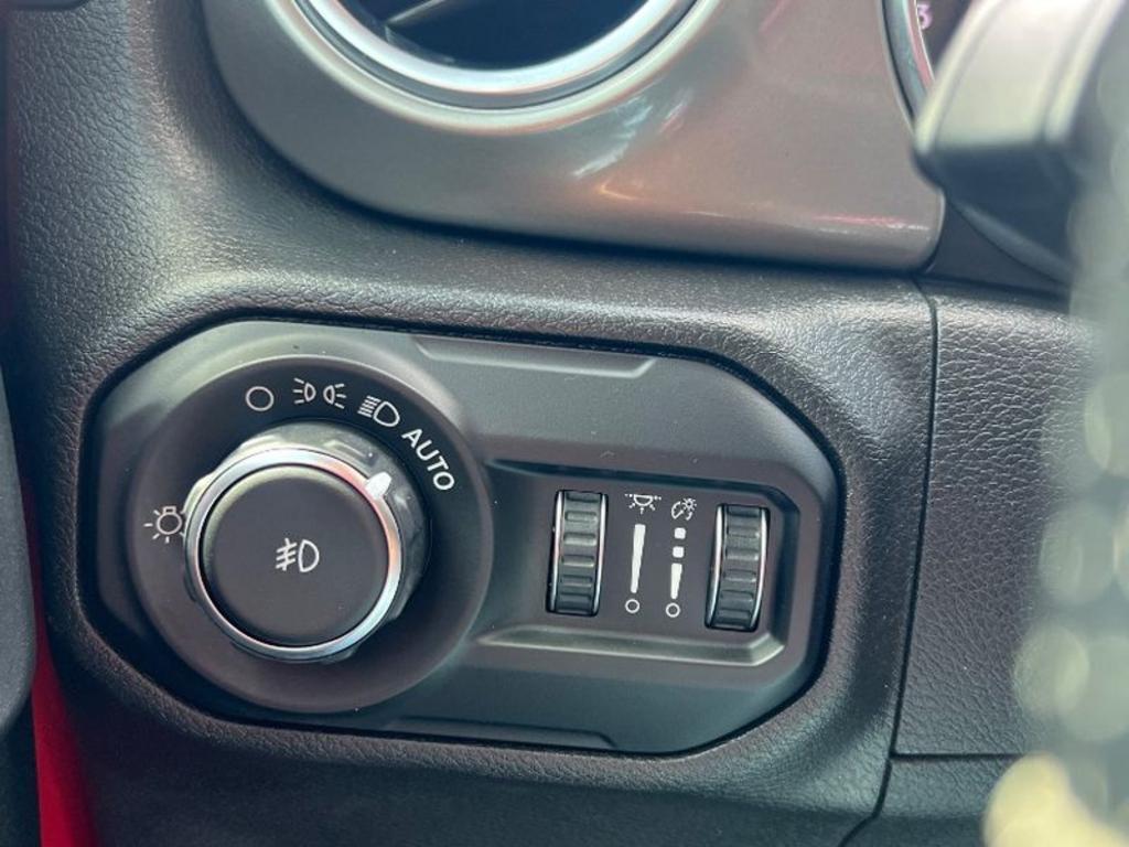 Jeep Wrangler photo 3