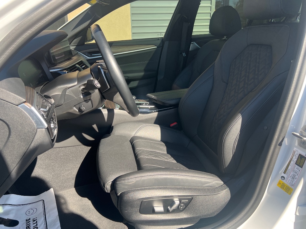 2023 BMW 5 Series 530i - Photo 14