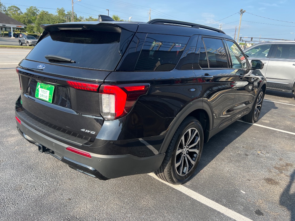 Ford Explorer photo 11