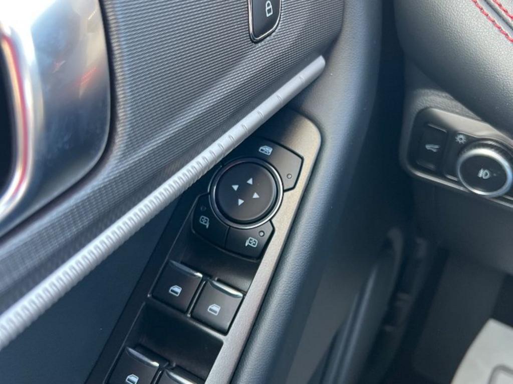Ford Explorer photo 2