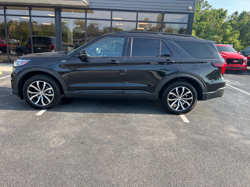 Ford Explorer photo 9