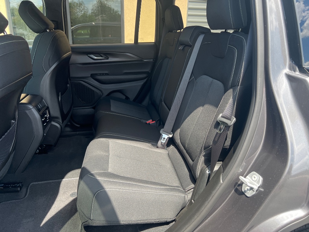 Jeep Grand Cherokee photo 15