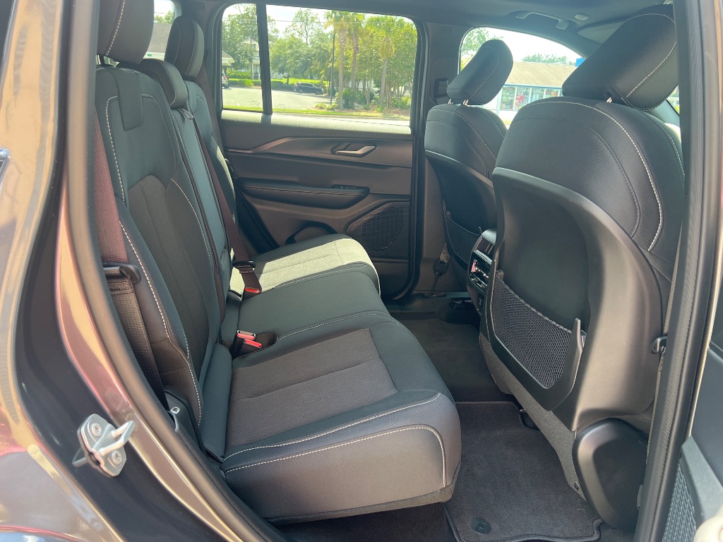 Jeep Grand Cherokee photo 17