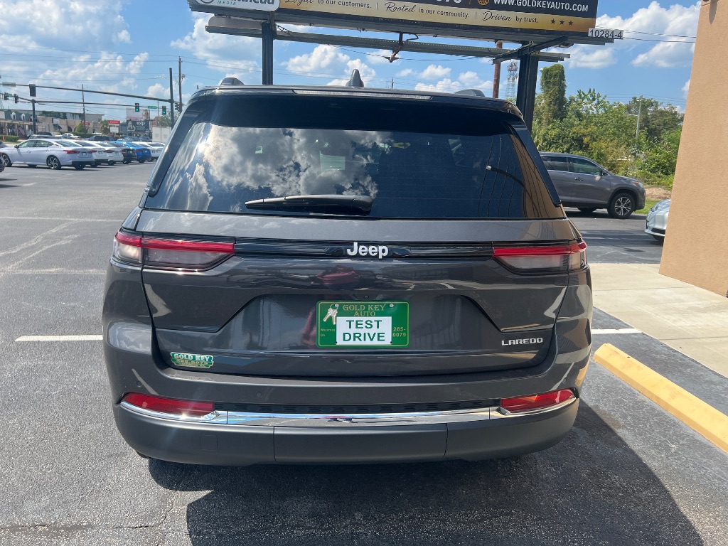 Jeep Grand Cherokee photo 11