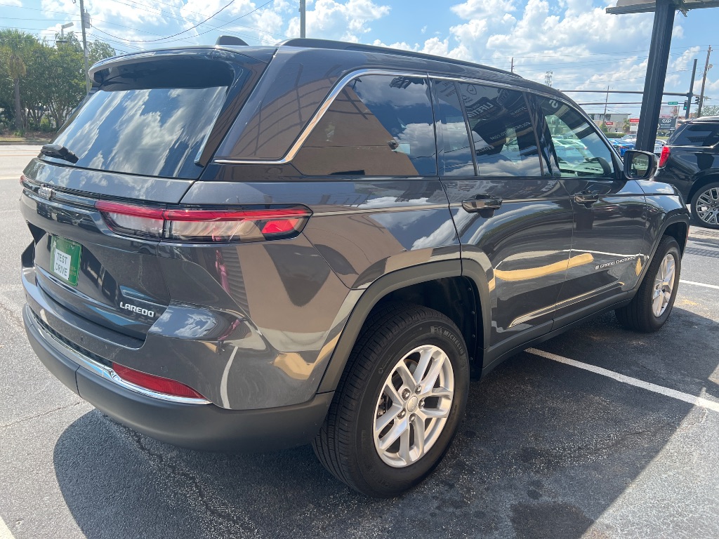Jeep Grand Cherokee photo 12