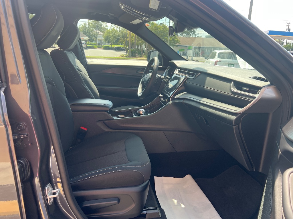 Jeep Grand Cherokee photo 16