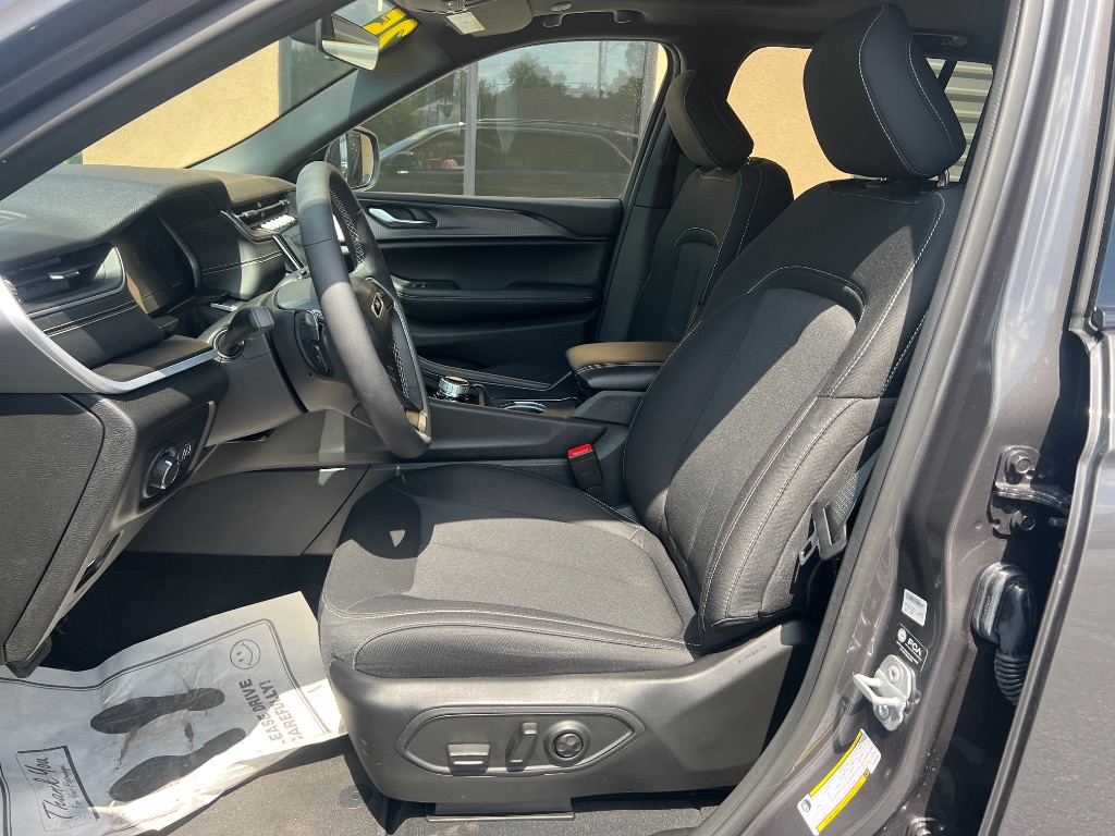 Jeep Grand Cherokee photo 14