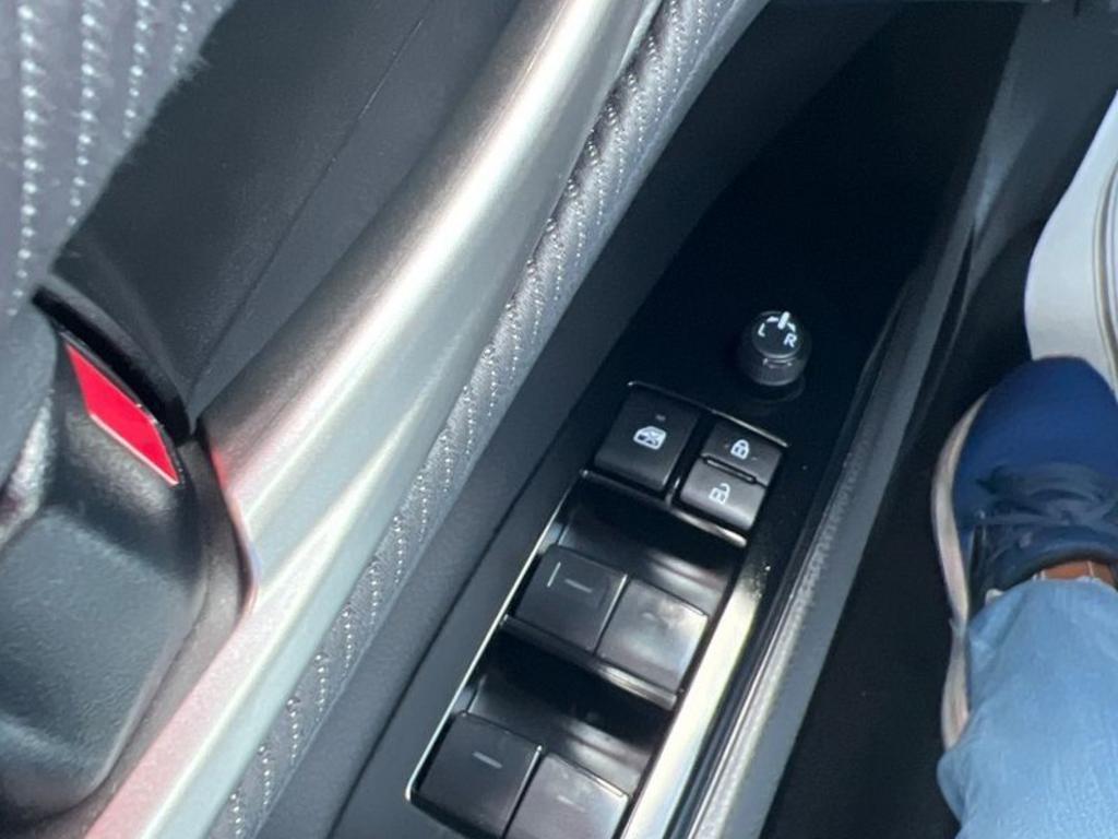 Toyota Camry photo 2