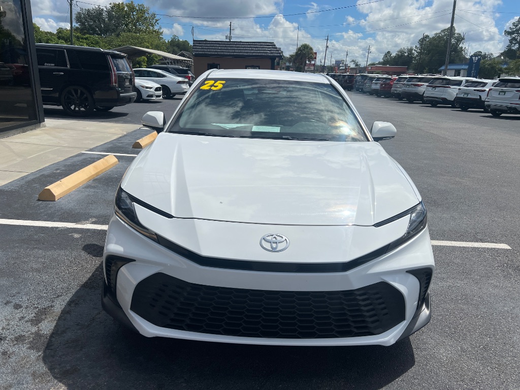 Toyota Camry photo 9