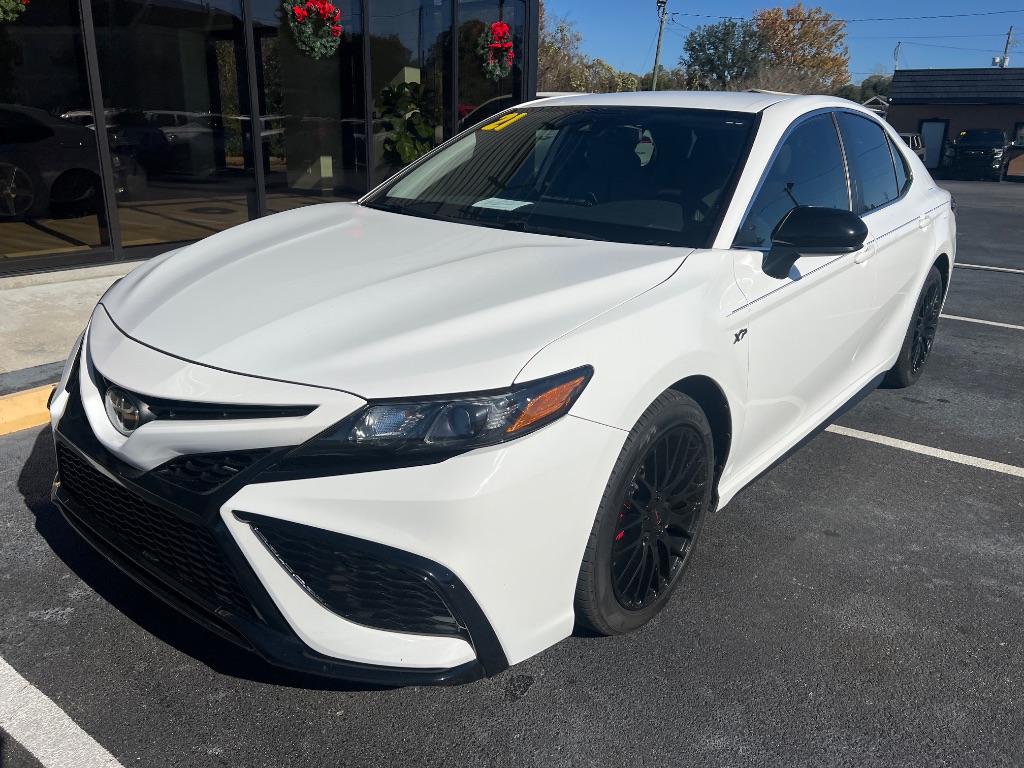 2021 Toyota Camry SE's photo