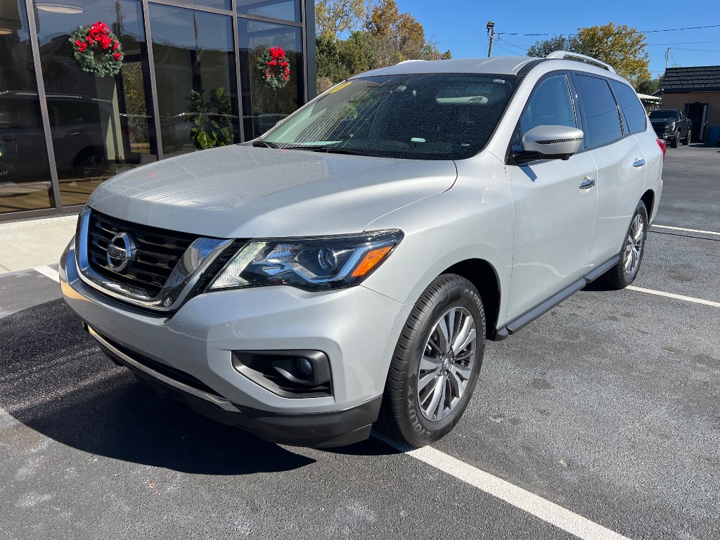 2020 Nissan Pathfinder SL's photo