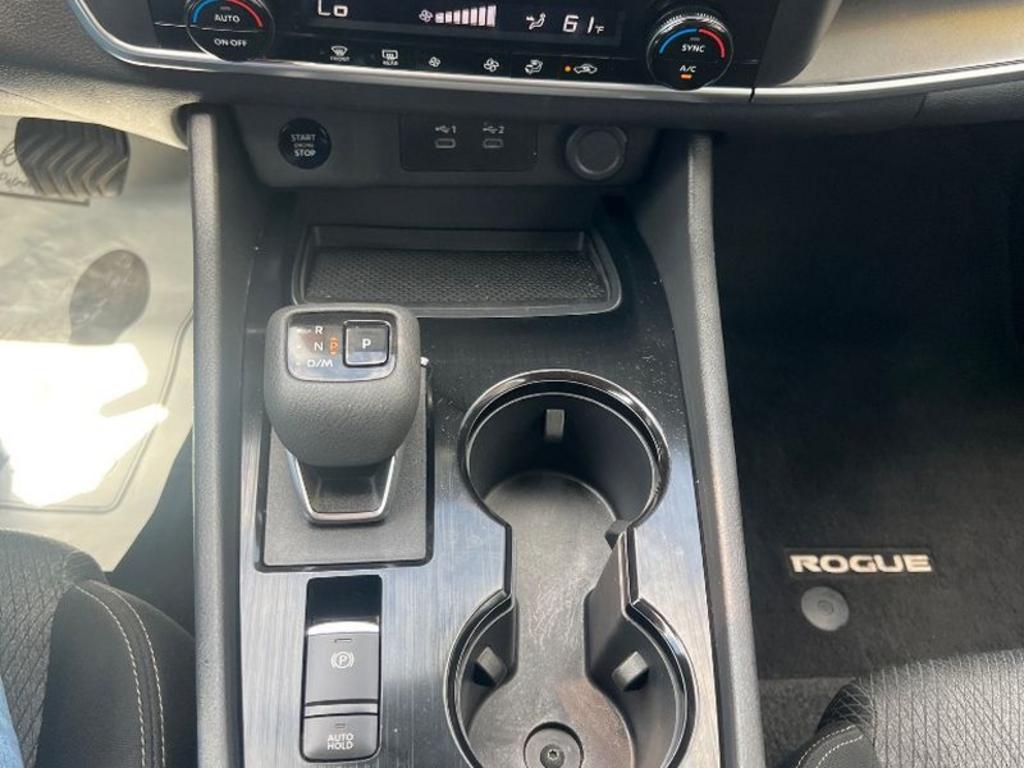 Nissan Rogue photo 8