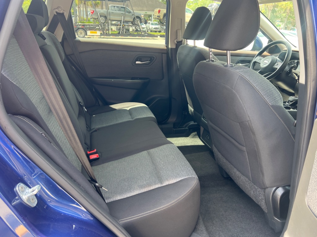 2023 Nissan Rogue SV - Photo 16