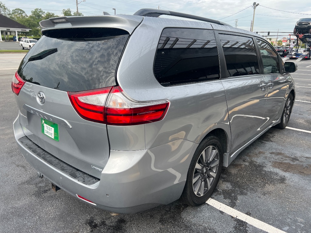 Toyota Sienna photo 13