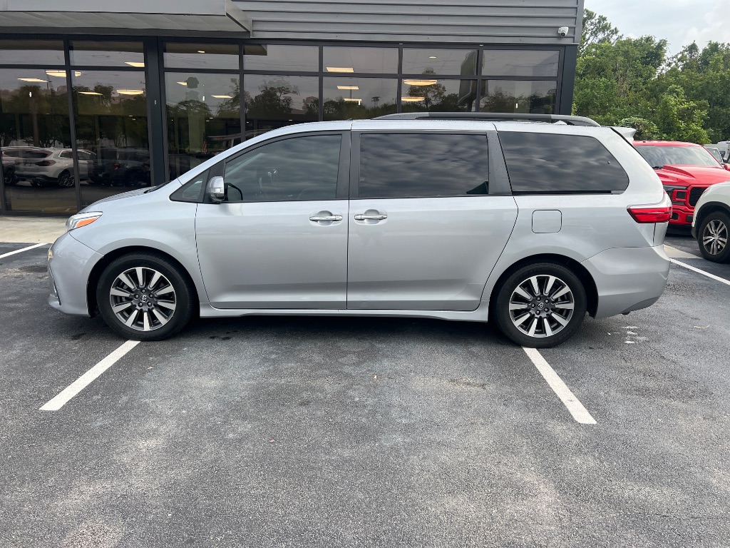 Toyota Sienna photo 11