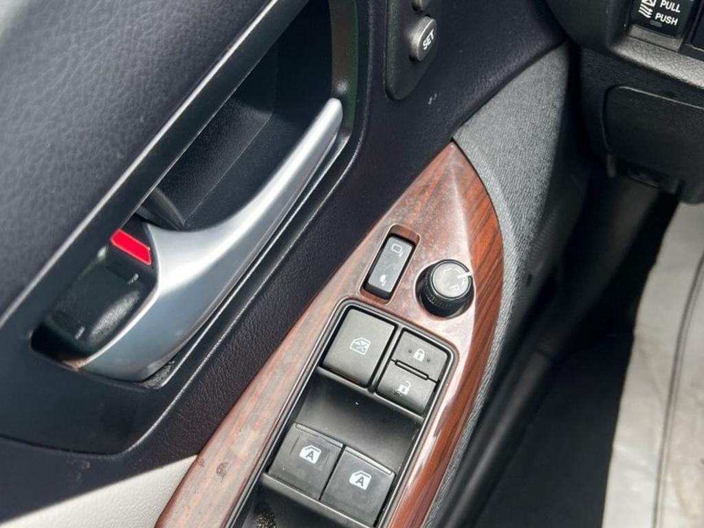 Toyota Sienna photo 2