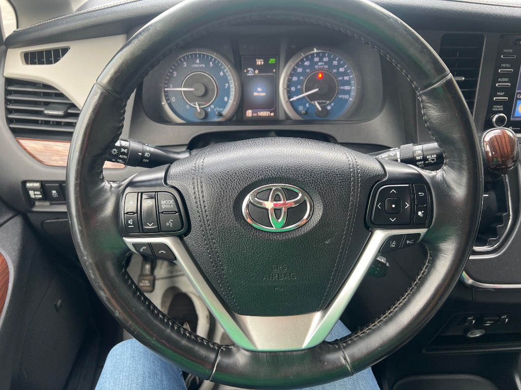 Toyota Sienna photo 5