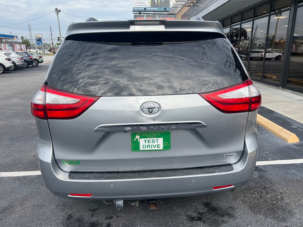 Toyota Sienna photo 12