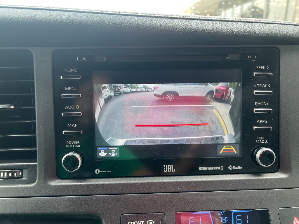 Toyota Sienna photo 6